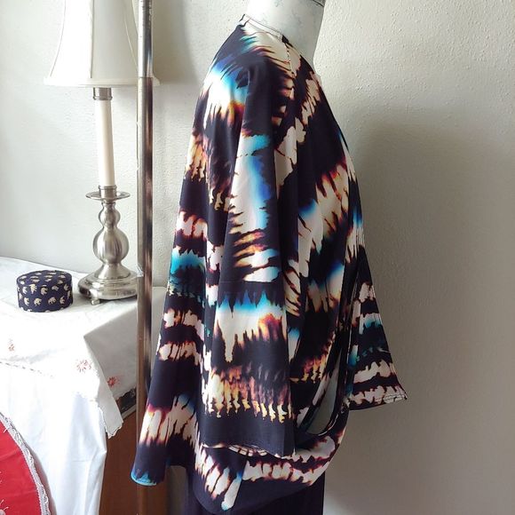 Lucy Activewear Unhindered Wrap Multi Fire Dance - Picture 6 of 15